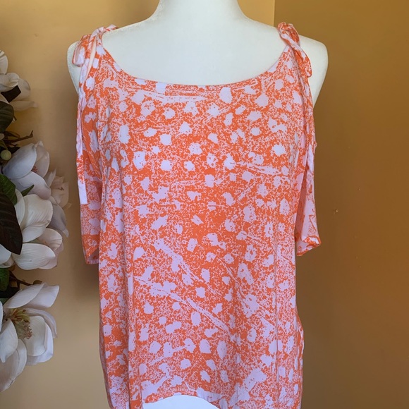 Red haute | Red Haute NWOT Dyed cold-shoulder, Hi-Low Soft Top Size Small. - Picture 2 of 6